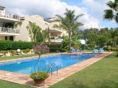 Apartamento con 3 dormitorios se vende en Marbella, Costa del Sol