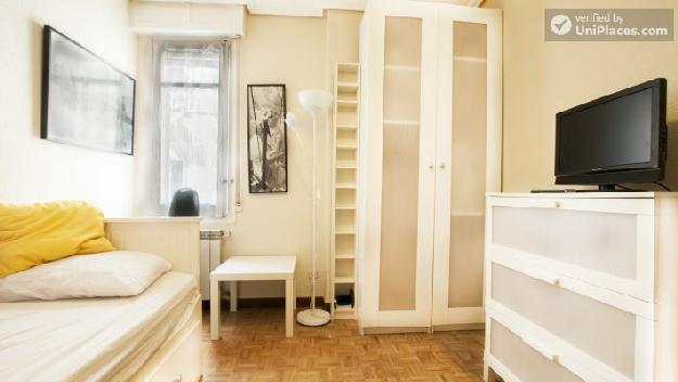 Central 1-bedroom apartment in historical Opera