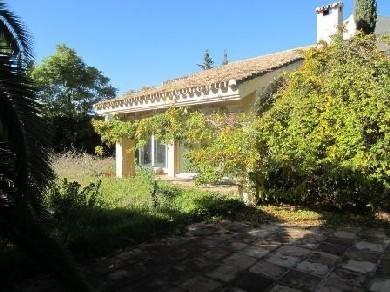 Chalet con 3 dormitorios se vende en Marbella, Costa del Sol