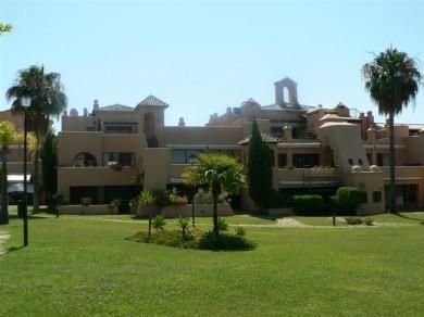 Apartamento con 3 dormitorios se vende en Estepona, Costa del Sol