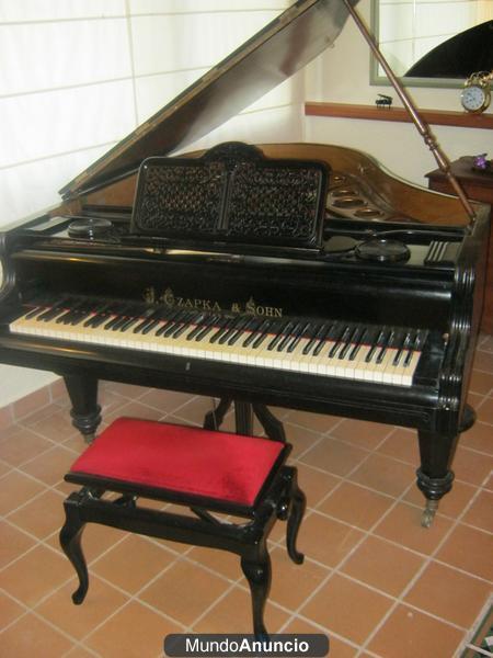 Se vende piano de cola