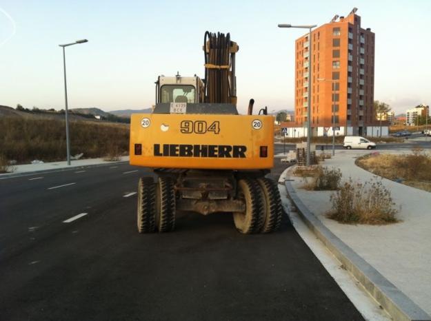 Vendo retroexcavadora ruedas Liebherr 904 A Litronic