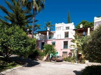 Chalet con 4 dormitorios se vende en Marbella, Costa del Sol