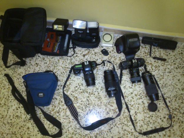 Equipo de fotografia muy completo con camaras Nikon F50 y Minolta X-300s