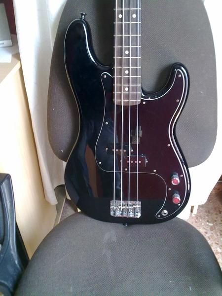 Fender Precision Bass USA + Maleta rígida original