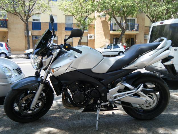 Suzuki gsr 600