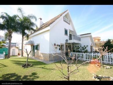 Chalet con 4 dormitorios se vende en Manilva, Costa del Sol