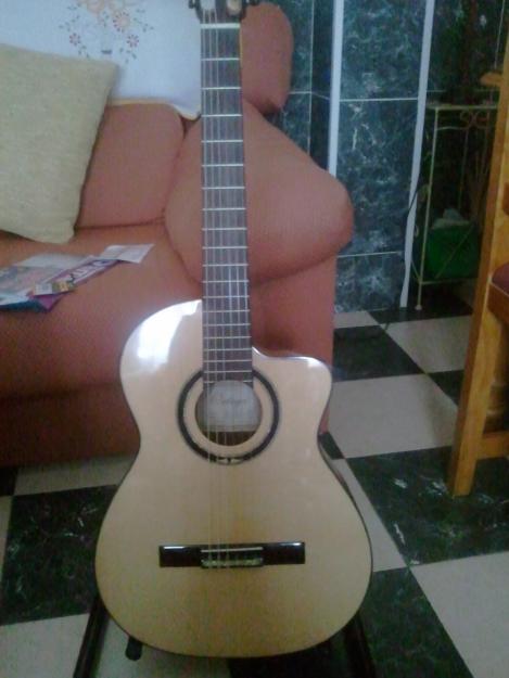 GUITARRA FLAMENCA AMPLIFICADA