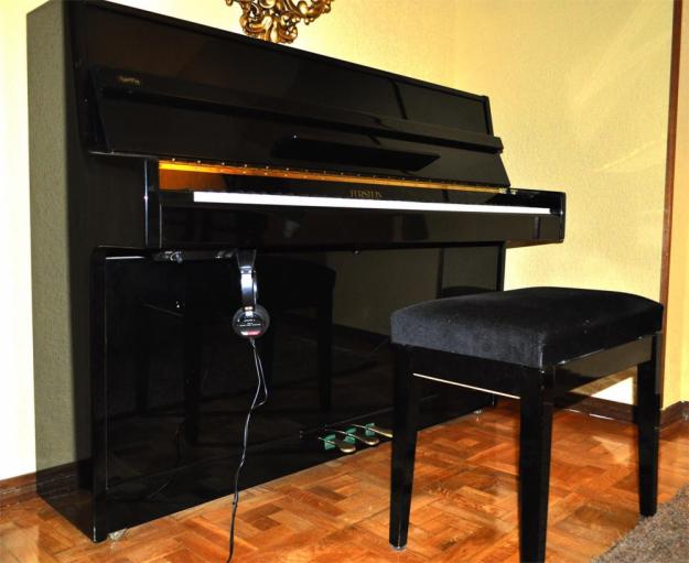 Piano vertical marca FURSTEIN Night & Day Modelo TP 105