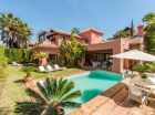 Chalet con 4 dormitorios se vende en Estepona, Costa del Sol - mejor precio | unprecio.es