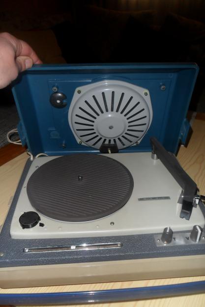 tocadiscos de maletín de los años 60- COSMO 600-