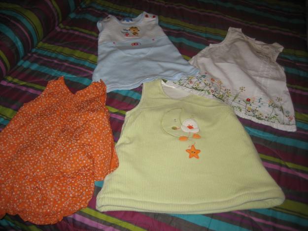 Se vende ropa de bebe y zapatos