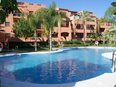 Apartamento con 2 dormitorios se vende en Benahavis, Costa del Sol