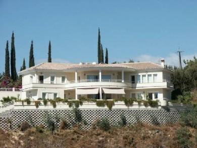 Chalet con 4 dormitorios se vende en Benalmadena Costa, Costa del Sol
