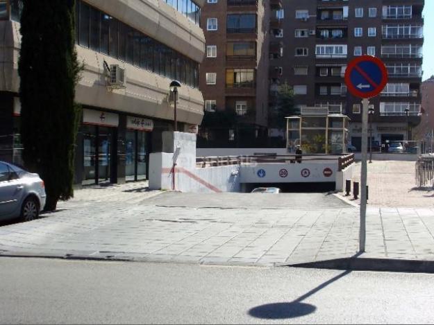 Plaza de Garaje Carrascal: Av. Juan Carlos I,82 con video vigilancia 24h.