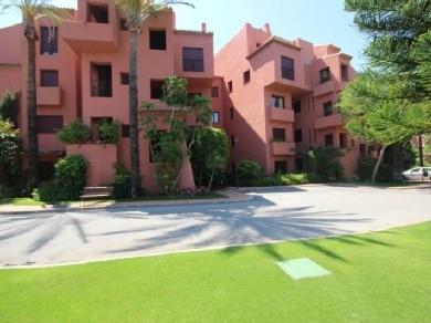 Apartamento con 2 dormitorios se vende en Marbella, Costa del Sol