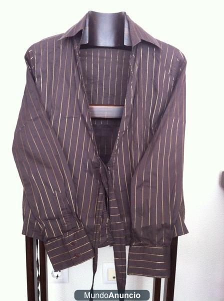 blusa marrón con hilitos dorados