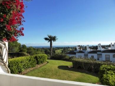 Adosado con 3 dormitorios se vende en Marbella, Costa del Sol