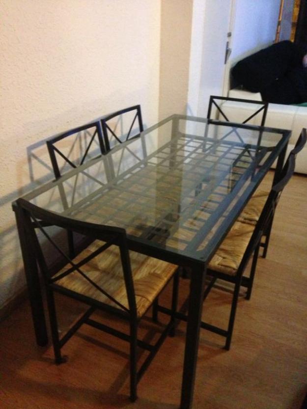 Mesa granas ikea casi nueva con 6 sillas por mudanza