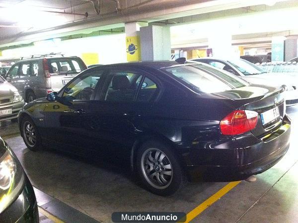 Vendo BMW 320d de color negro con 68.000km
