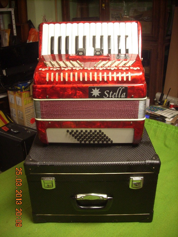 Acordeon 48 bajos marca stella