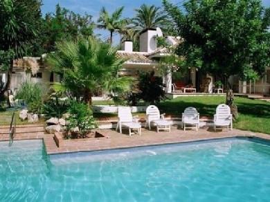Chalet con 6 dormitorios se vende en Marbella, Costa del Sol