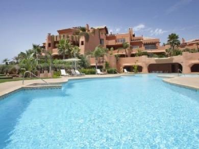 Apartamento con 2 dormitorios se vende en Marbella, Costa del Sol