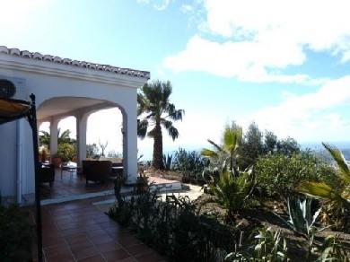 Chalet con 4 dormitorios se vende en Arenas, Axarquia