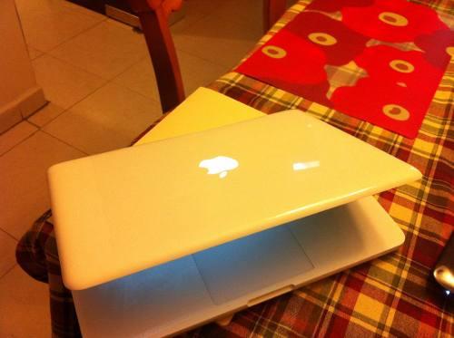 Macbook White Intel Core 2 Duo, 13, 4gb Ram, 250gb Dd