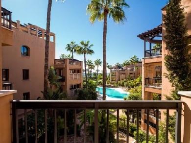 Apartamento con 2 dormitorios se vende en Marbella, Costa del Sol