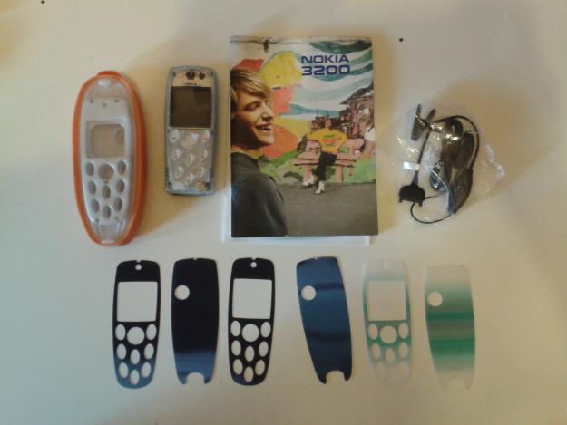 Nokia 3200 + cortador de plantillas + auricular + 3 plantillas
