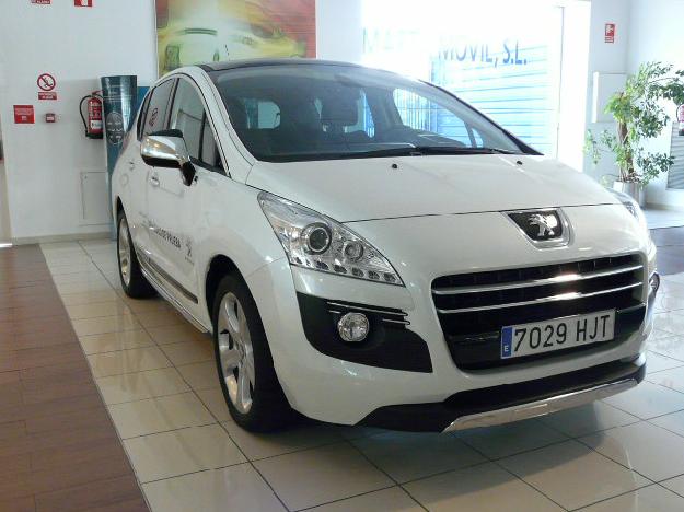 Peugeot 3008 HYbrid4, 32.680€