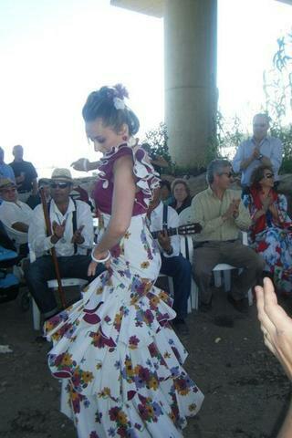 traje blanco estampado unico del rocio