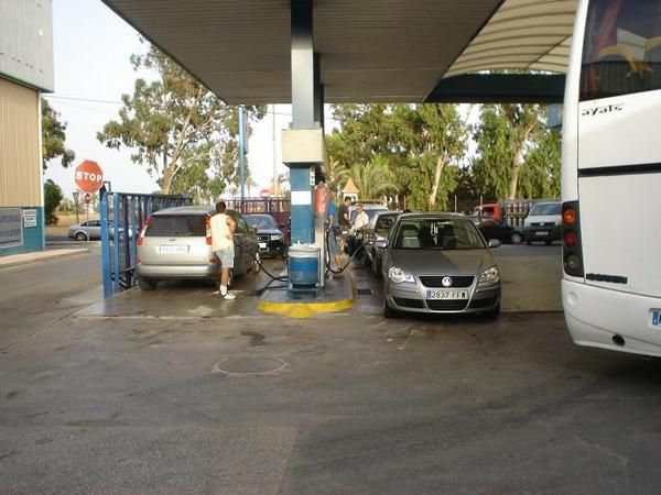 GASOLINERA, LAVADERO CAMBIO DE NEUMATICOS