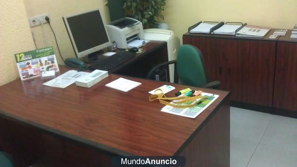 vendo mobiliario centro dietético( basculas,estanterias,mostrador,mesa,armarios etc...)