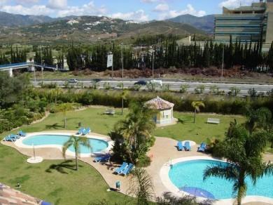 Apartamento con 2 dormitorios se vende en Marbella, Costa del Sol