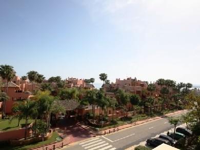 Apartamento con 3 dormitorios se vende en Estepona, Costa del Sol