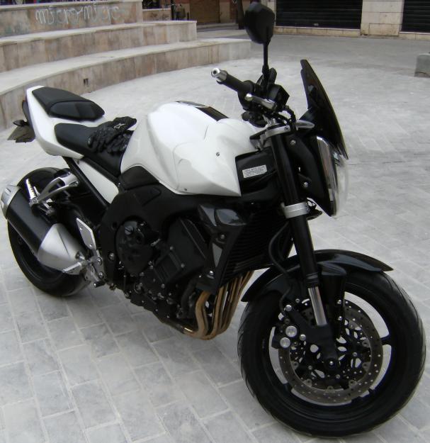 SE VENDE o CAMBIA FZ1-N por Tmax/GP800