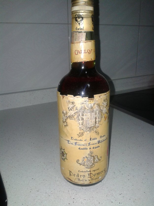 Brandy Carlos I bodegas Pedro Domecq edicion limitada dedicada al Caudillo