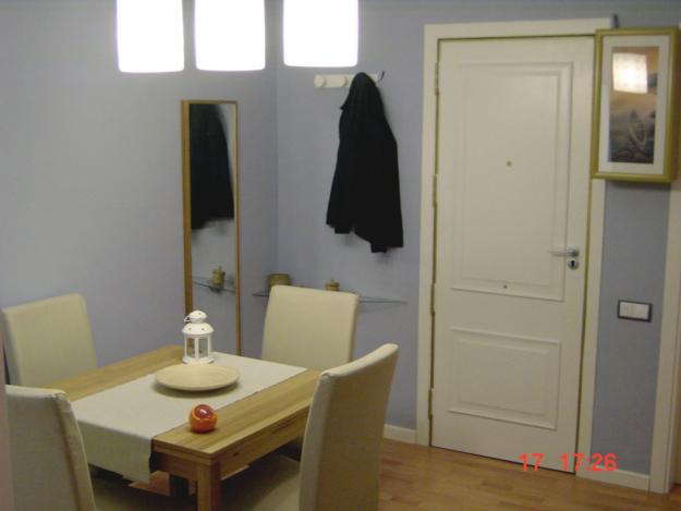 MESA COMEDOR Y 4 SILLAS