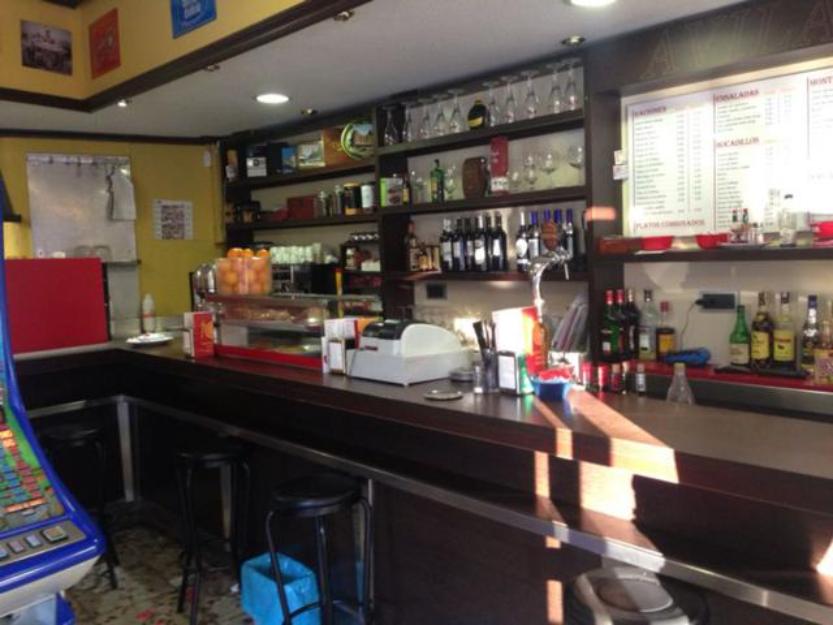 Traspaso Bar 80m² sin s/h y terraza en zona Barajas