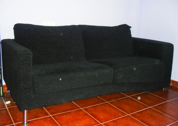 VENDO SOFÁ 2METROS NEGRO DE DISEÑO ITALIANO MUY MODERNO TACTO ATERCIOPELADO