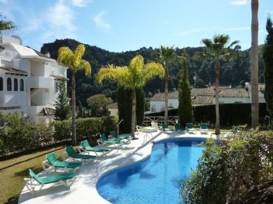 Apartamento con 2 dormitorios se vende en Benahavis, Costa del Sol