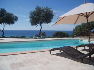 Apartamento en villa : 4/4 personas - piscina - vistas a mar - location ile rousse  alta corcega  corcega  francia