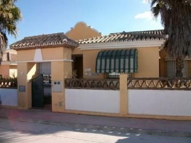 Chalet con 5 dormitorios se vende en Coin