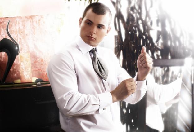 fábrica de camisas para hombres situada en Polonia