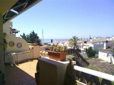 Apartamento con 3 dormitorios se vende en Marbella, Costa del Sol