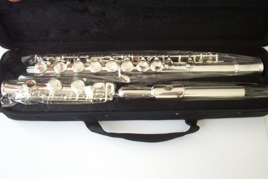 vendo flauta modelo conservatorio plateada o de colores nueva a estrenar.
