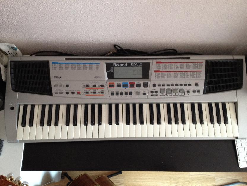 Roland EM15 + pie de tijera 150€