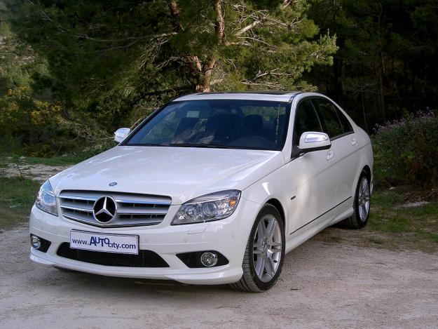 Vendo Mercedes Clase C 200 CDI BlueEFFICIENCY Avantgarde con 885km.